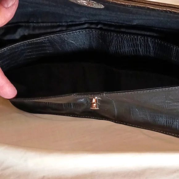 Cosmopolitan Faux Alligator Wrist Strap Clutch Purse - Picture 3 of 8